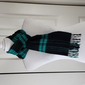 CLASSIC scarf with fringe, black and green